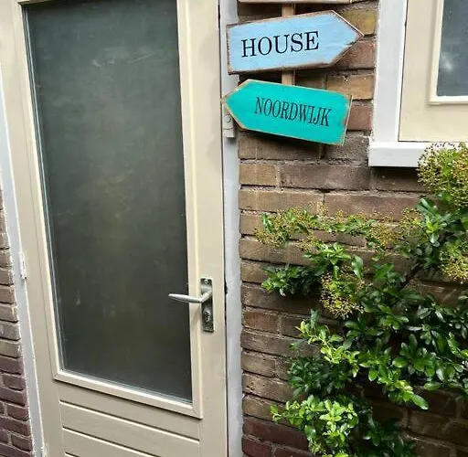 Seaside Tiny House Only 300 Meters From The Beach Hébergement de vacances *